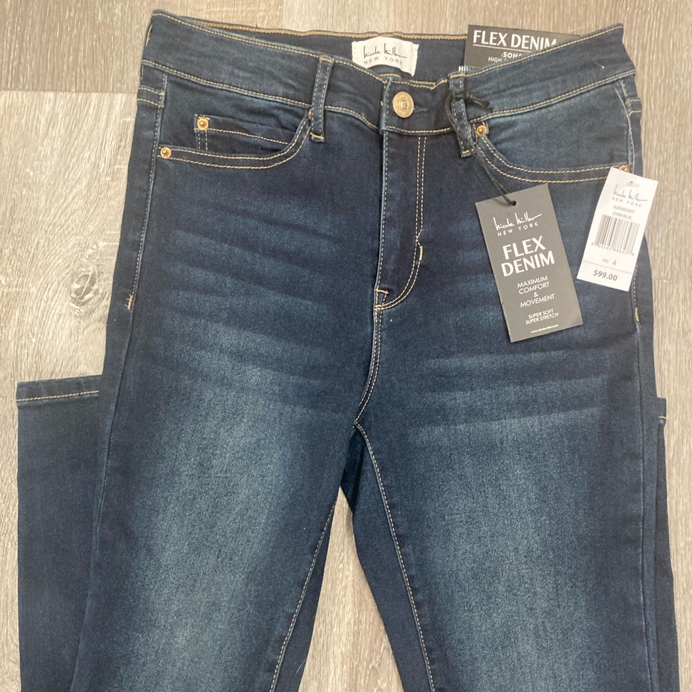 nicole hiller size 4